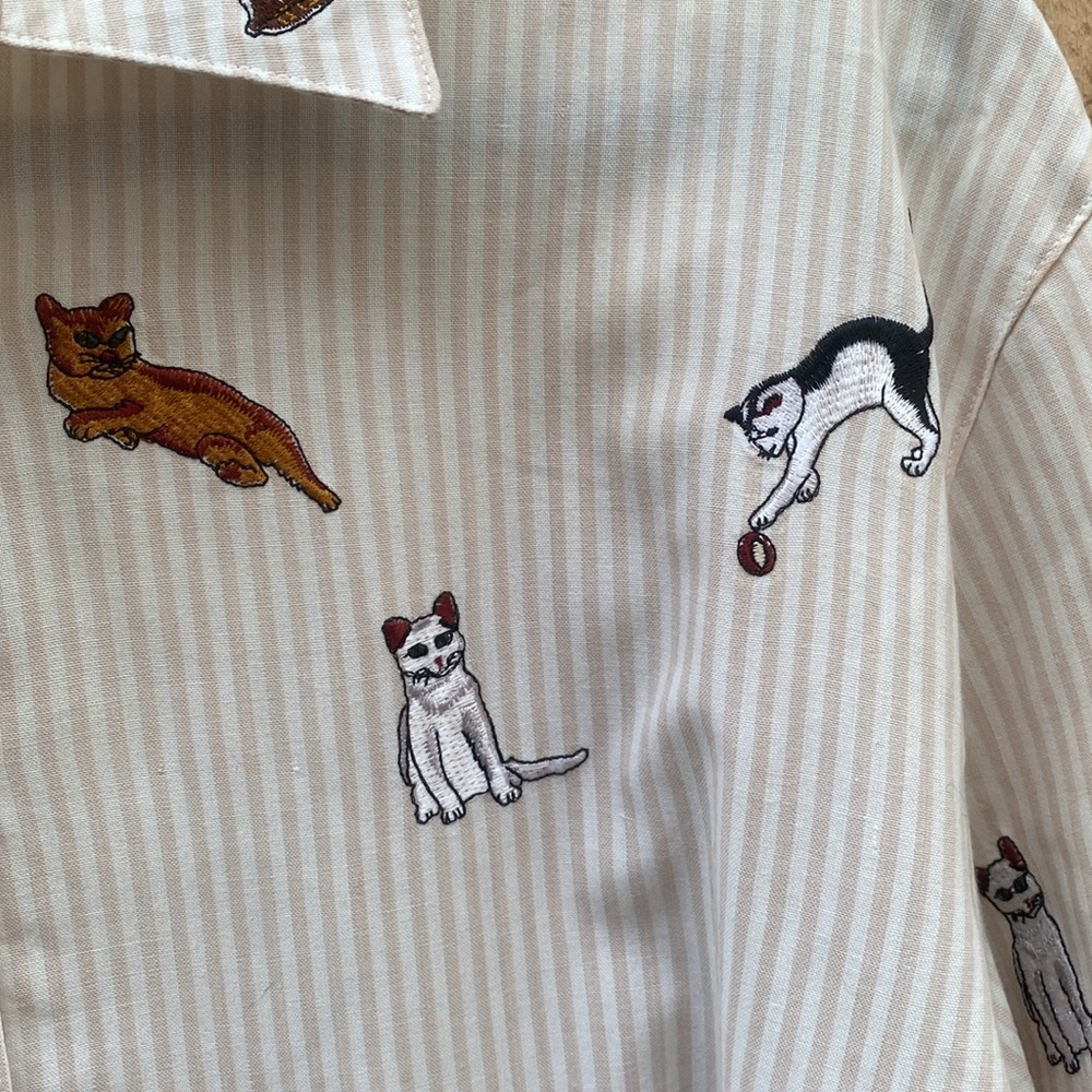 VINTAGE 90s Cat Embroidered Pinstripe Blouse Size Large Cat Lady Teacher Grandma - Picture 4 of 8
